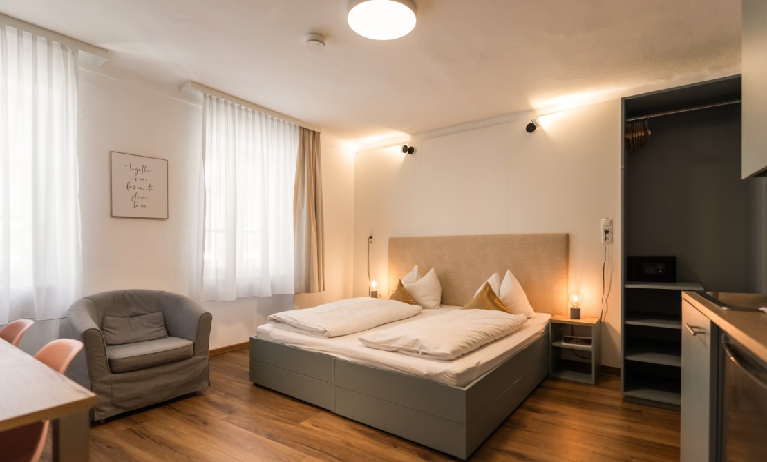 Ger&auml;umiges Apartment mit gem&uuml;tlicher Sitzecke und modernem Wohnkomfort