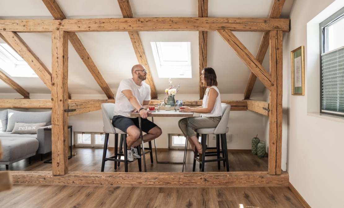 Gemeinsam genie&szlig;en in der Loft Suite der Apartments Salzburg